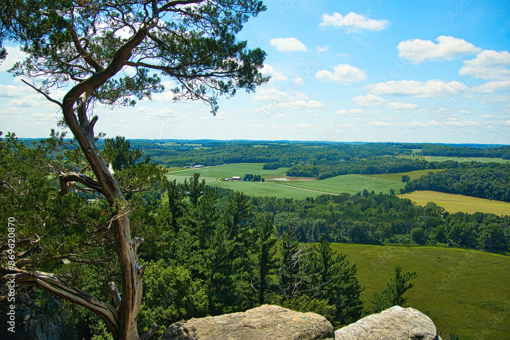 Εκτύπωση καμβά Sunny Summer day landscape of the view from atop Gibraltar Rock of surrounding forests and farmland near Lodi, Wisconsin