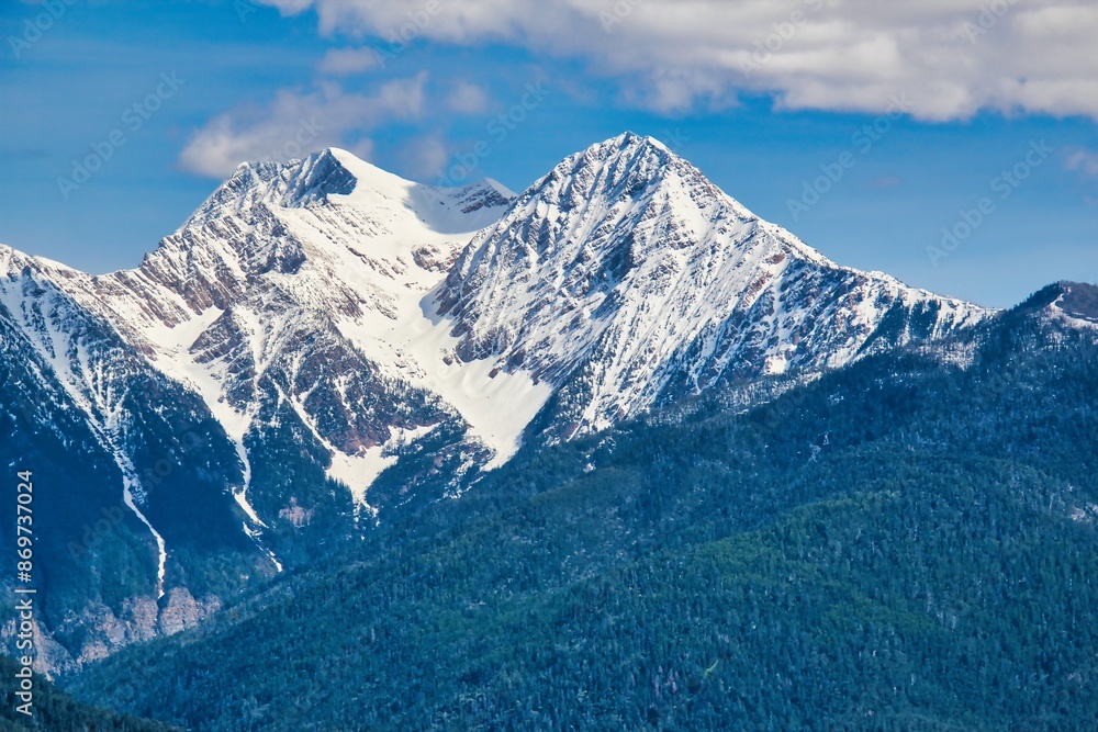 Obraz premium Snow-Covered Mission Mountains in the Spring in Montana.