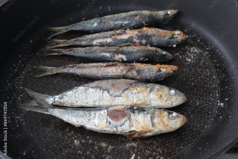 pescado sarten asandose sardinas vitaminas omega 3 pescado sarten asandose sardinas vitaminas omega 3