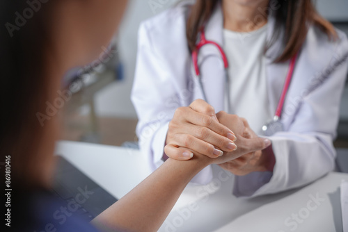 Canvas Print Female doctor comforting patient by holding her hand