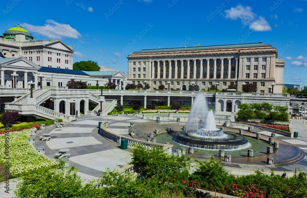 Obraz premium Pennsylvania State Capitol dome and complex.