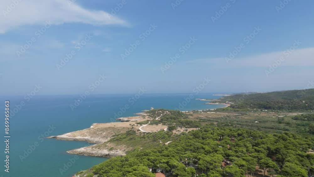 borgo marinaro della costa del gargano in puglia visto dall'alto borgo marinaro della costa del gargano in puglia visto dall'alto
