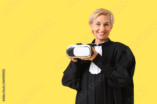 Mature female judge with VR...