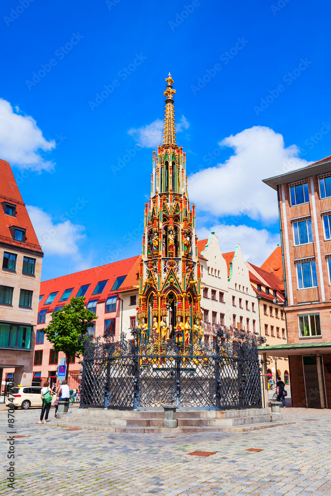 Fototapeta premium Schoener Brunnen fountain in Nuremberg, Germany