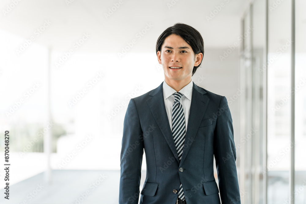 会社・オフィスに出勤・出社・通勤する若い男性アジア人ビジネスマン
会社・オフィスに出勤・出社・通勤する若い男性アジア人ビジネスマン