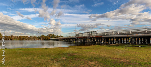 Tableau sur toile A view of the Garratt Road bridge crossing the Swan River in Perth Western Austr