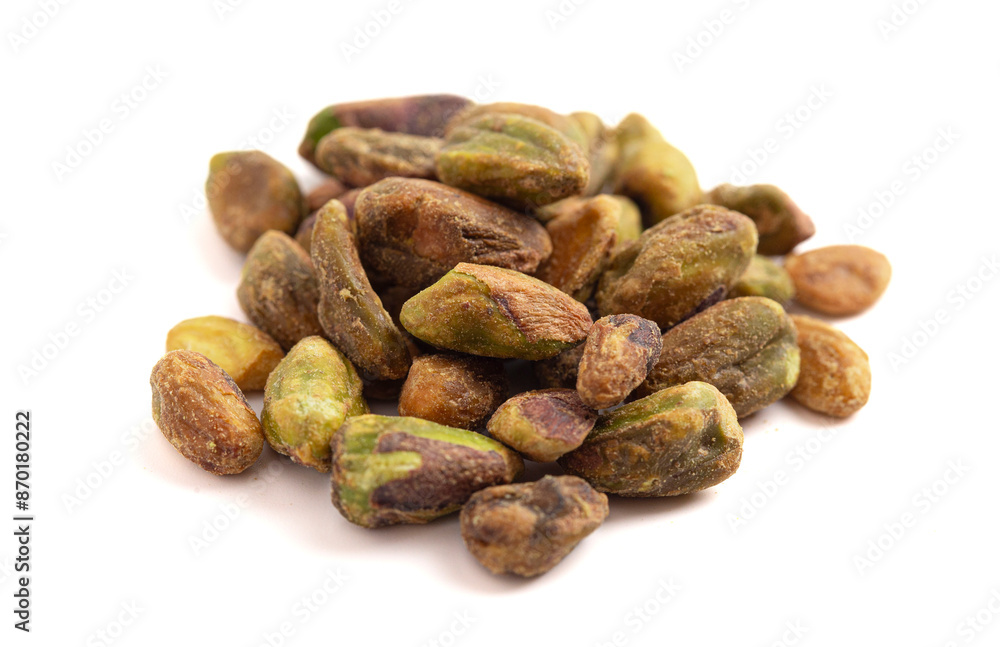 Obraz premium Shelled Roasted and Salted Pistachios Isolated on a White Background