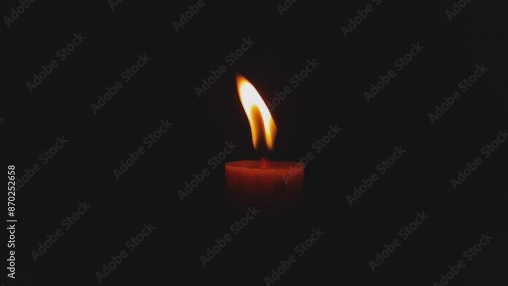 The candlelight that shines brightly in the darkness The candlelight that shines brightly in the darkness