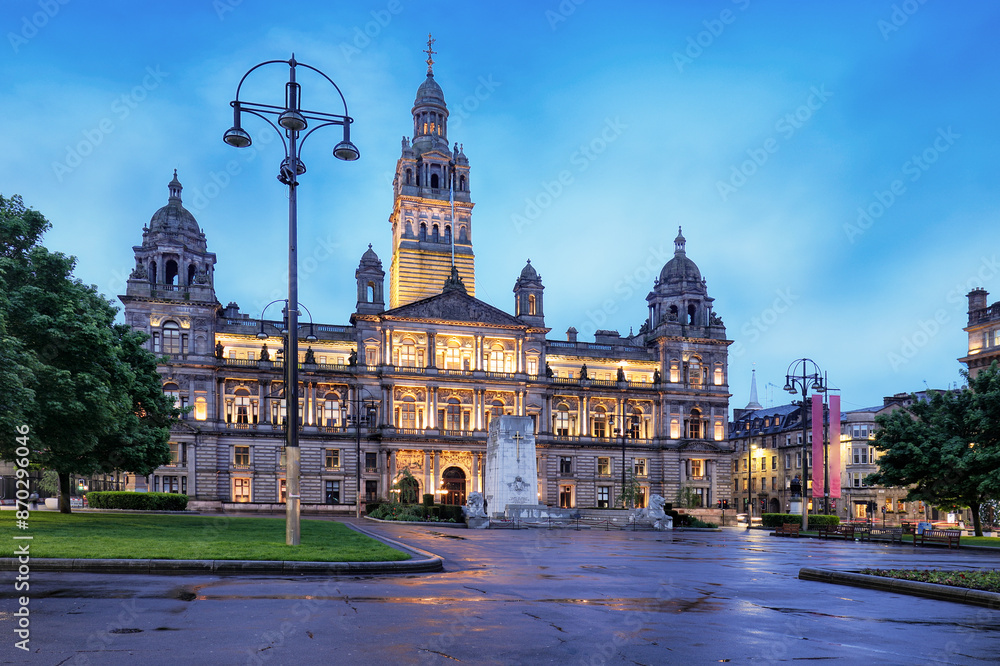 Obraz premium City Council Building night view in George in Glasgow, Scotland, United Kingdom