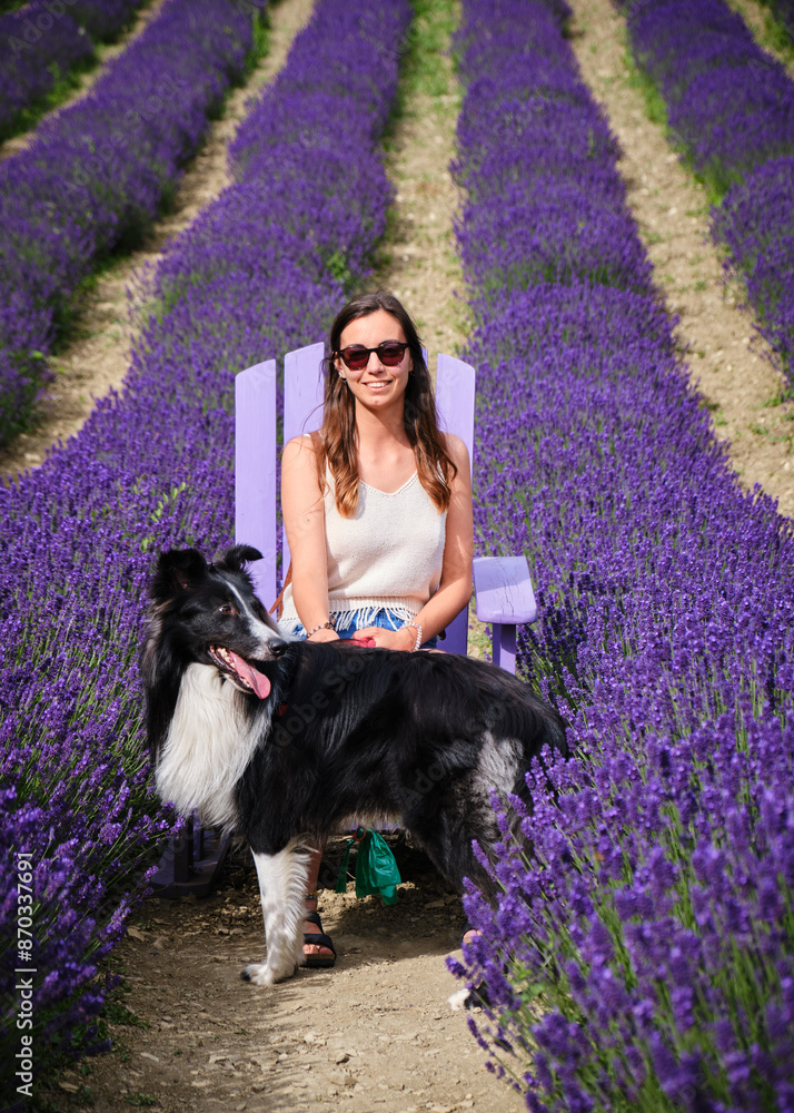 Foto scattata a Vendersi in Val Borbera ad una ragazza con il suo cucciolo di border collie.