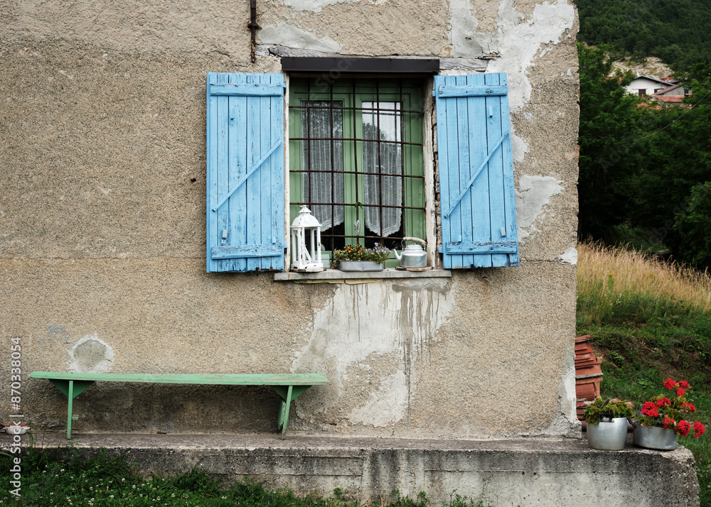 Foto scattata alla chiesa di Vendersi. Il borgo in Val Borbera famoso per gli spaventapasseri e per i campi di lavanda.