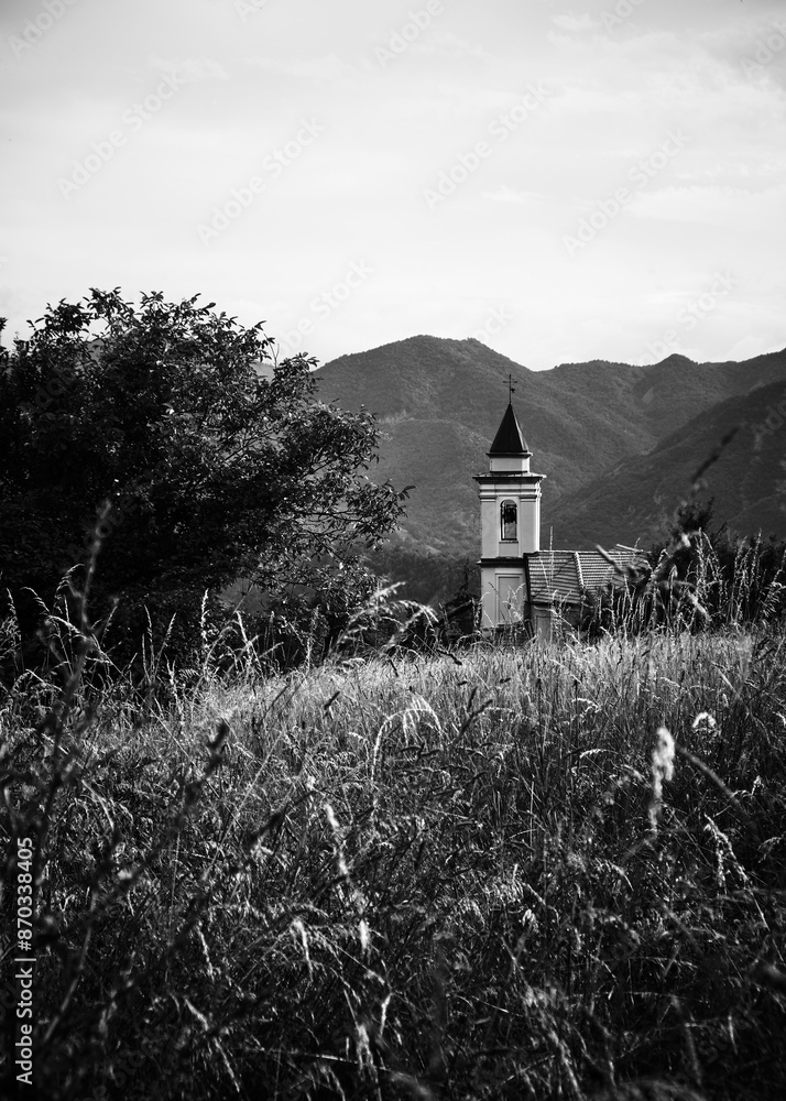 Foto scattata alla chiesa di Vendersi. Il borgo in Val Borbera famoso per gli spaventapasseri e per i campi di lavanda.