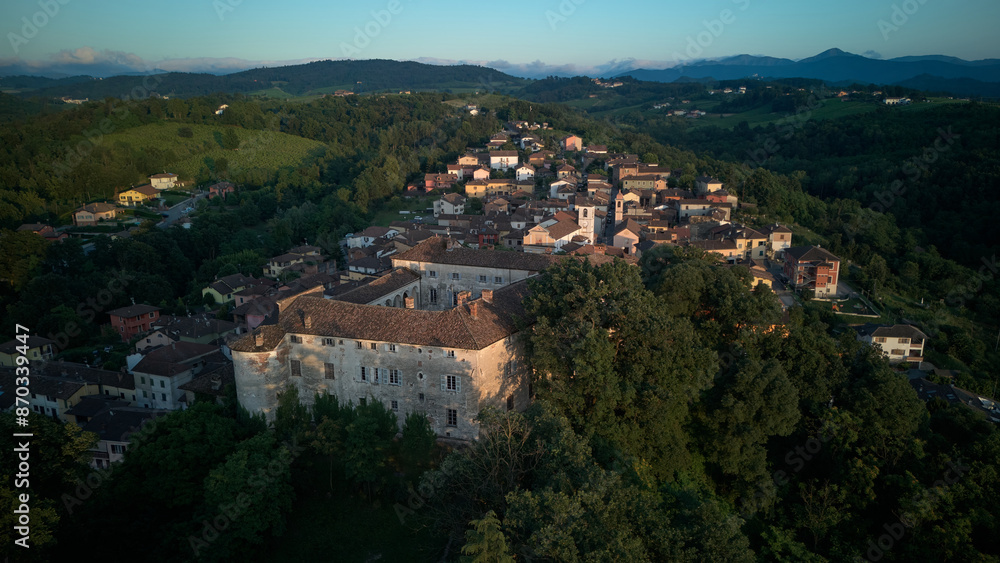 Vista aerea di Tassarolo scattata con un drone.