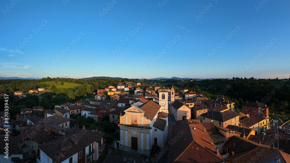 Vista aerea di Tassarolo scattata con un drone.