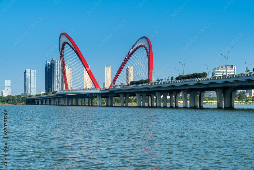 Obraz premium The Bridge in Nanchang, China, spans the Ganjiang River and the urban scenery of Nanchang