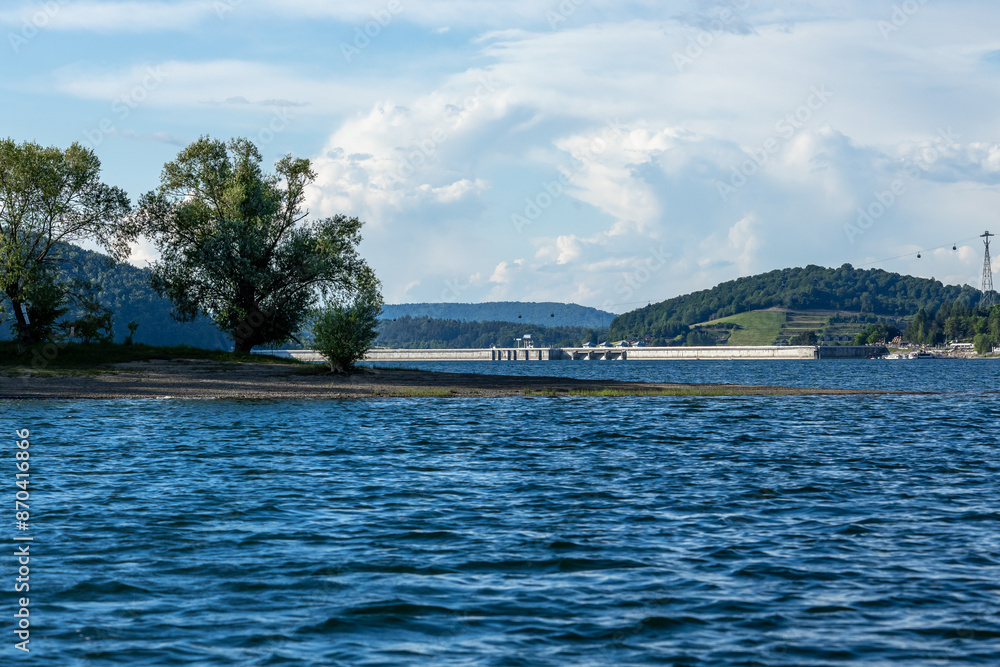 Solina i Jezioro Solińskie to jedne z najciekawszych miejsc w Polsce na mapie województwa podkarpackiego Solina i Jezioro Solińskie to jedne z najciekawszych miejsc w Polsce na mapie województwa podkarpackiego