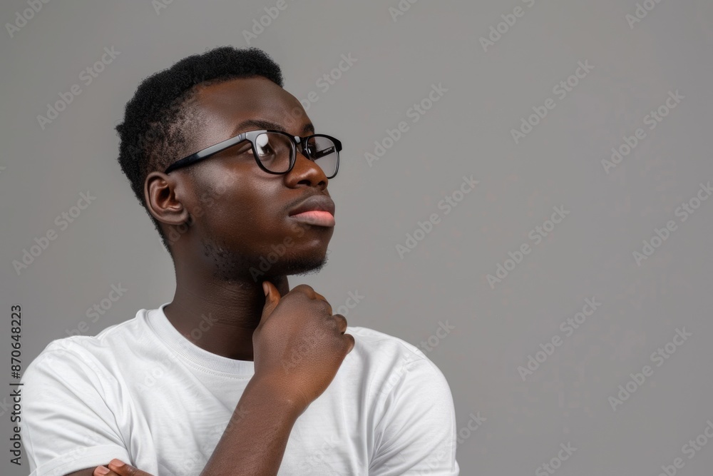 Obraz premium African businessman deep in thought about future success.