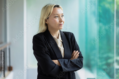 Φωτογραφία Confident businesswoman in Urban Office, Thinking, Planning, Contemplating Work