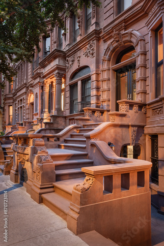 Konstfotografi Evening view of iconic brownstones with stoop steps in New York City's Upper West Side, Manhattan