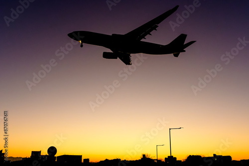 夕空と飛行機　福岡空港