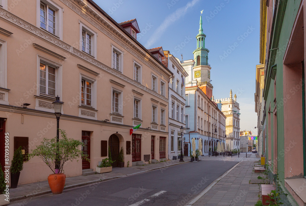 Obraz premium Facades of old colorful houses on the Town Hall Square in Poznan
