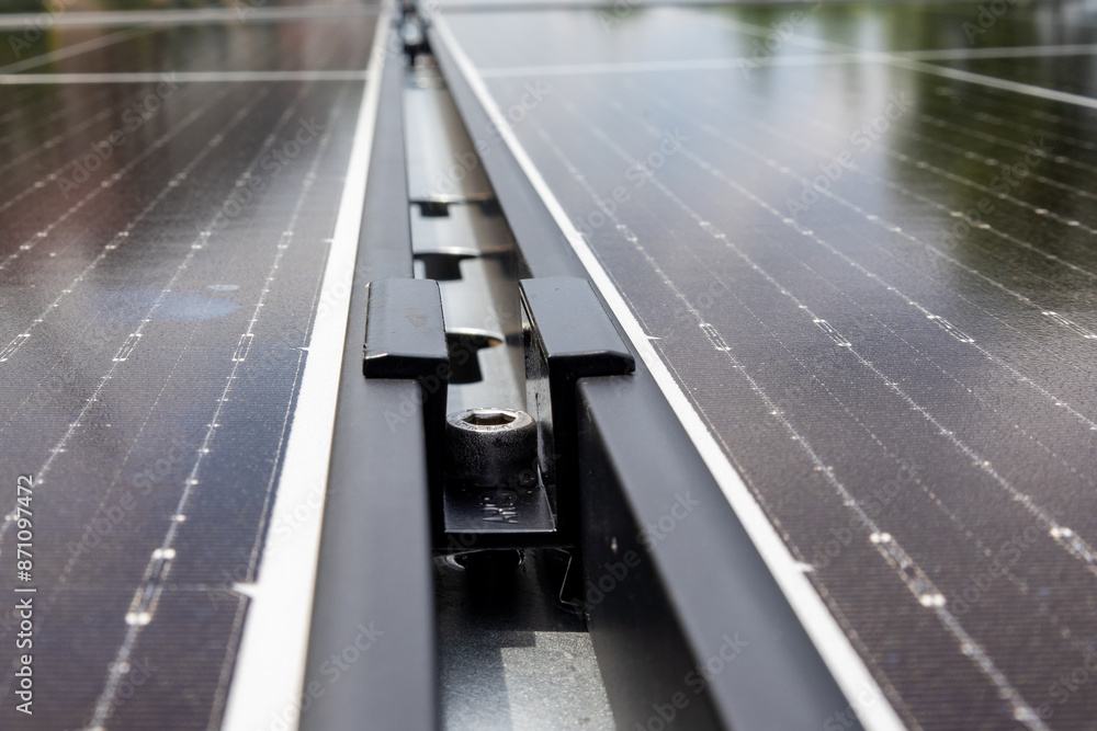 Konstrukcja naziemna instalacja fotowoltaiczna, odnawialne źródła energii, energia ze słońca, panele. Konstrukcja naziemna instalacja fotowoltaiczna, odnawialne źródła energii, energia ze słońca, panele.