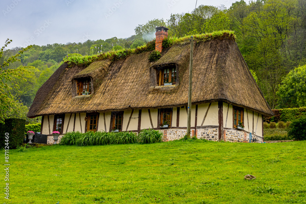 Chaumière dans le village de Marais-Vernier Chaumière dans le village de Marais-Vernier