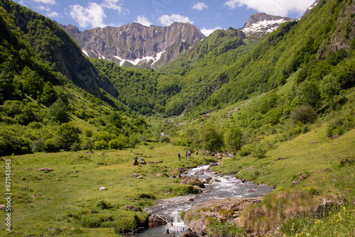 Vallée de l'Estours dans le Couserans en Ariège au printemps