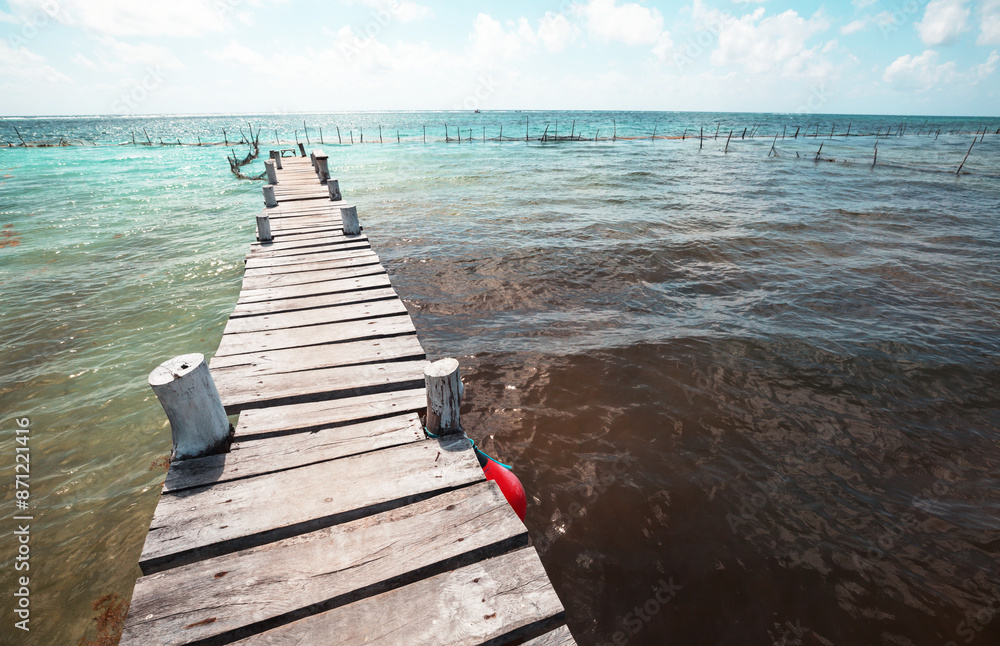 Naklejka premium Boardwalk on the beach