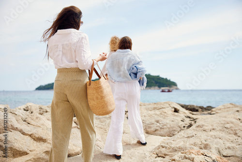 Women go to the beach photo