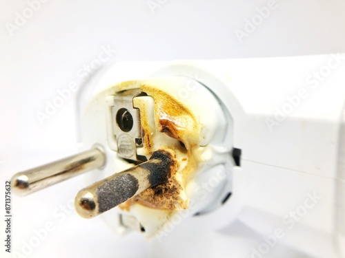 Obraz na płótnie old burnt electrical plug plug isolated white w salonie