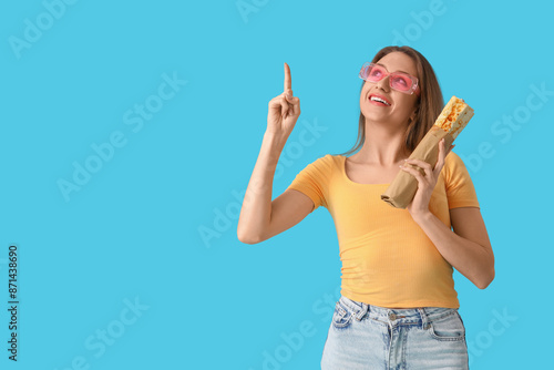 Young woman in sunglasses w...
