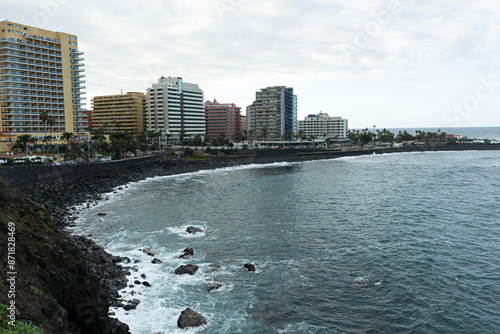 Paisaje de la costa del Puerto de la Cruz en Tenerife, Canarias. photo