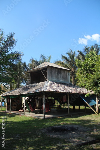 Wallpaper Mural maloca na beira de rio no amazonas  Torontodigital.ca