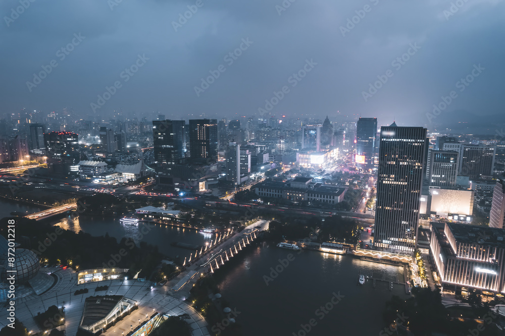 Fototapeta premium Majestic Night Cityscape with Illuminated Skyline