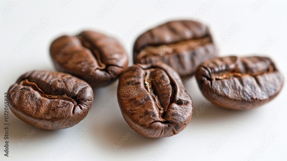 Obraz premium Coffee beans scattered on a white background