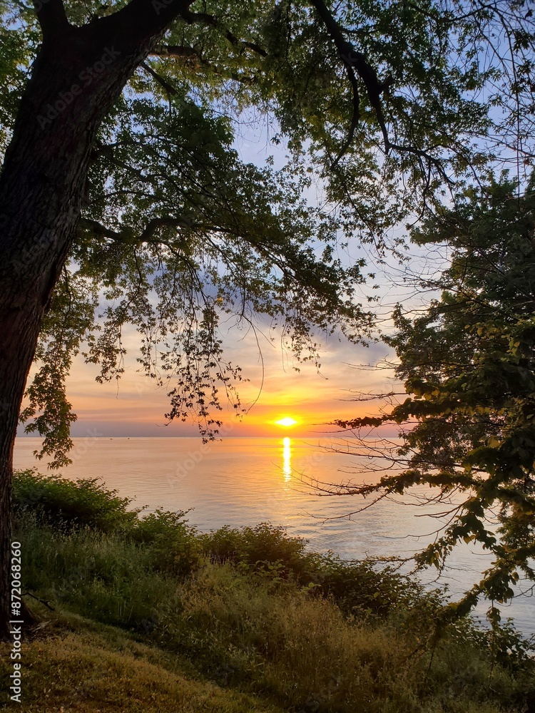 Obraz premium sunset on the lake