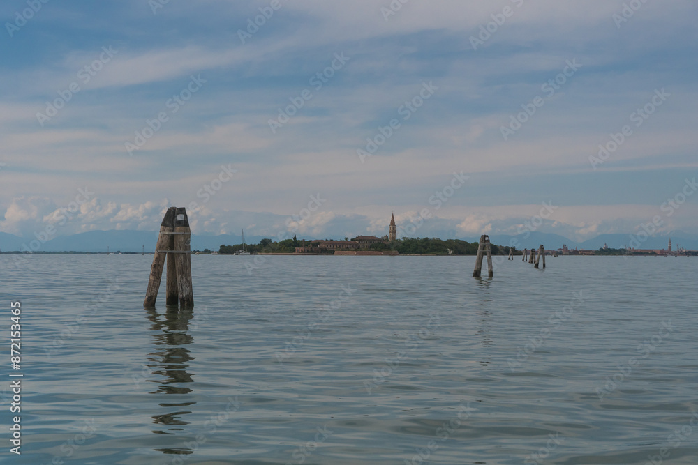 Panorama di Poveglia, isola della laguna di Venezia, in una giornata nuvolosa Panorama di Poveglia, isola della laguna di Venezia, in una giornata nuvolosa