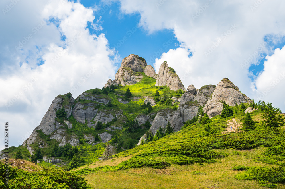 Beliebtes Ziel für Bergwanderungen in den rumänischen Karpaten: Ciucas Gipfel (1954m) bei Brasov in Rumänien