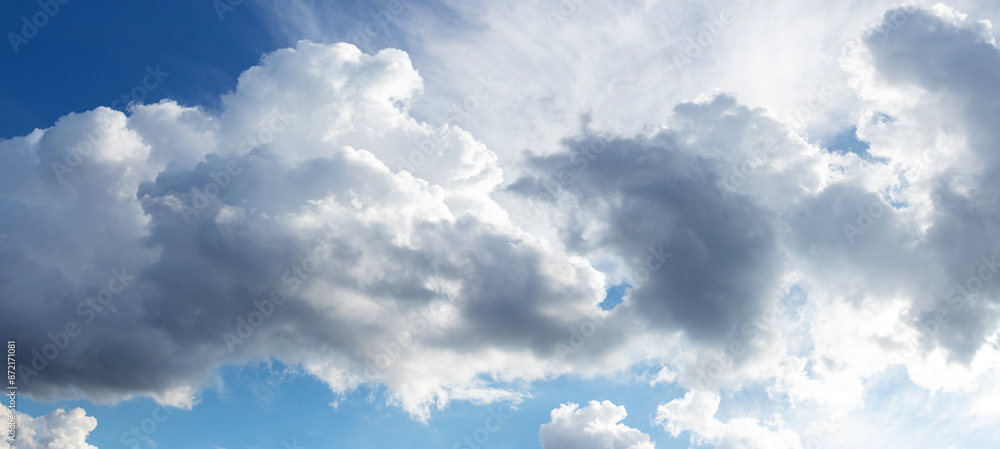 Obraz premium Sunlit clouds in a blue sky