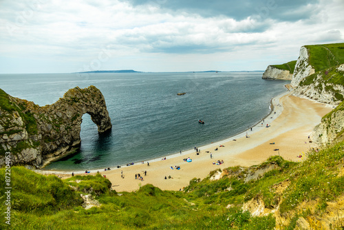 Unterwegs auf dem South West Coast Path ziwschen Lulworth Cove und Durdle Door bei Lulworth - Vereinigtes Königreich photo