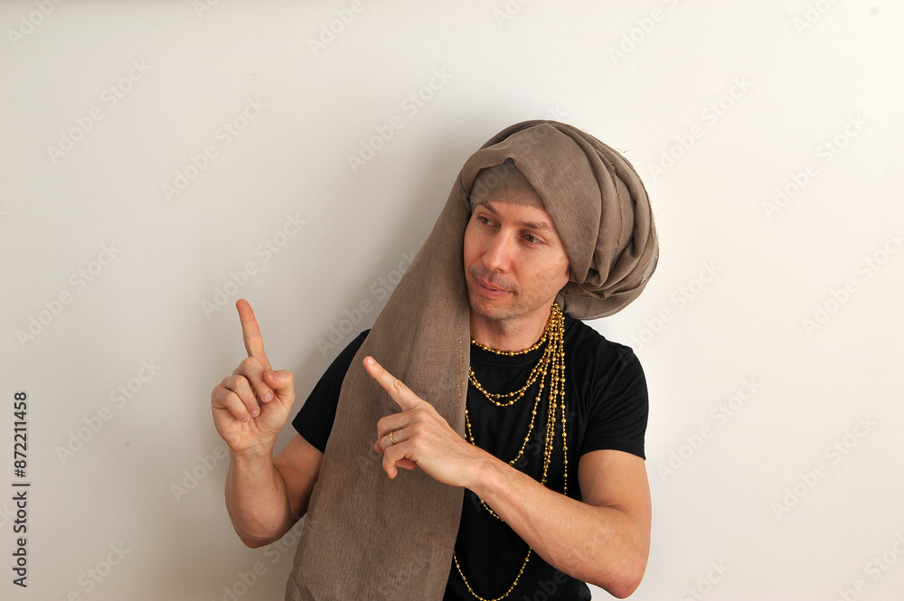 homem fazendo yoga meditação guru da sorte homem fazendo yoga meditação guru da sorte