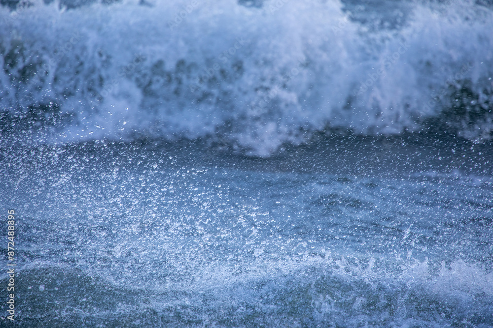 Naklejka premium close up wave with waterdrops