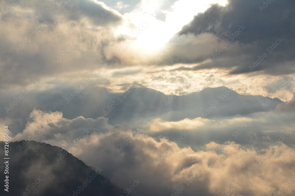 Obraz premium 鹿島槍ヶ岳から見た幻想的な雲