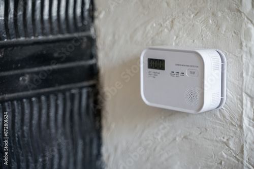 Schilderij op canvas Carbon monoxide detector mounted near a stove in house