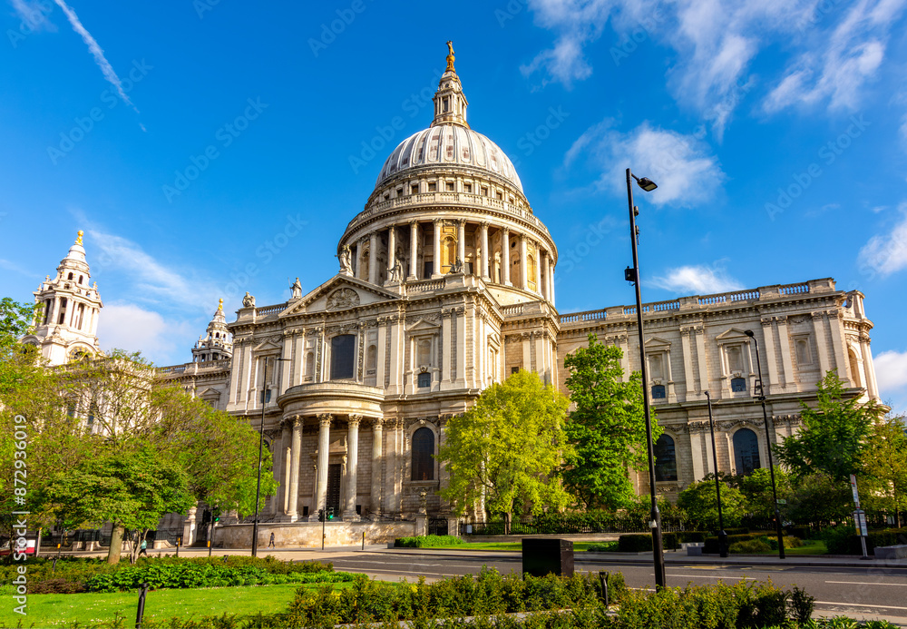 Obraz premium St. Paul's cathedral in London, UK