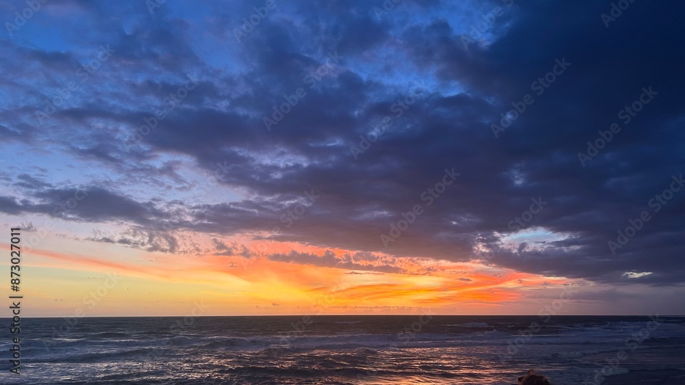 Fototapeta premium sunset over the sea