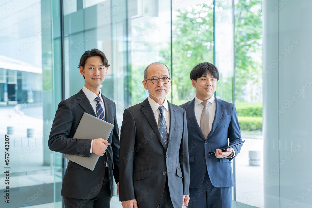 様々な世代の男性ビジネスマン 様々な世代の男性ビジネスマン