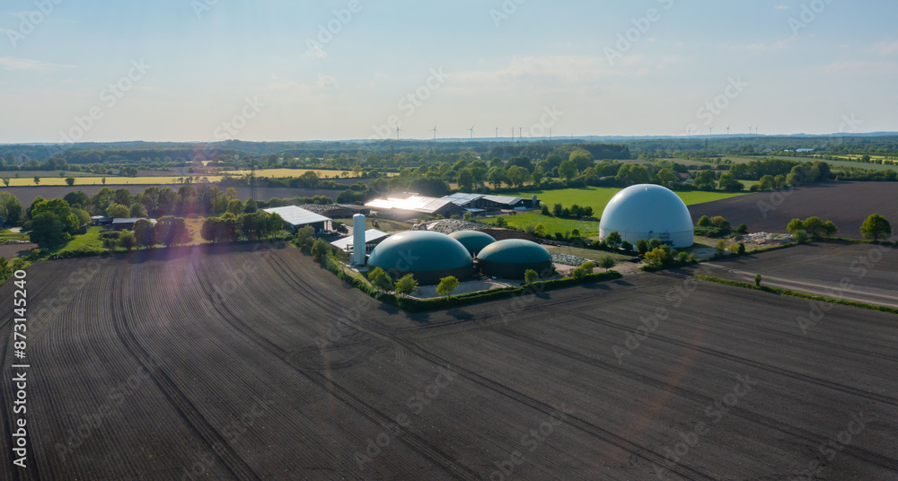 Biogasanlage aus der Luft Perspektive mit einer Drohne aufgenommen