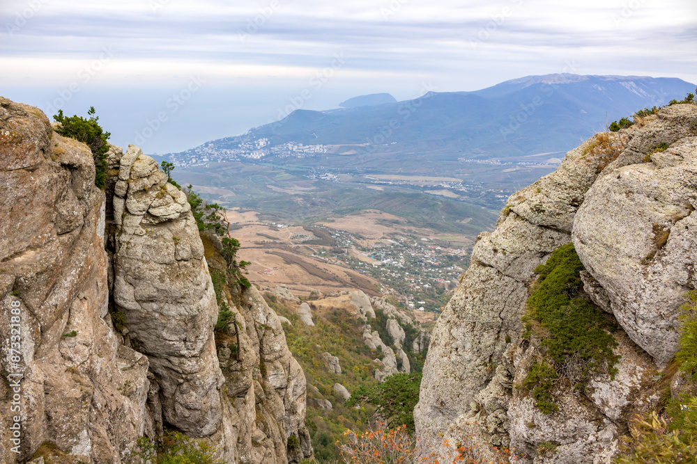 Demerdzhi (Demirdzhi, Demirji) Mountain in the Crimea Demerdzhi (Demirdzhi, Demirji) Mountain in the Crimea